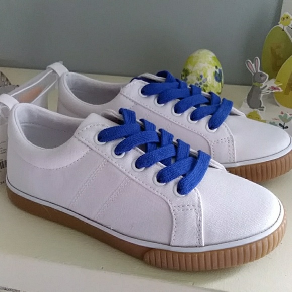 boys white canvas sneakers